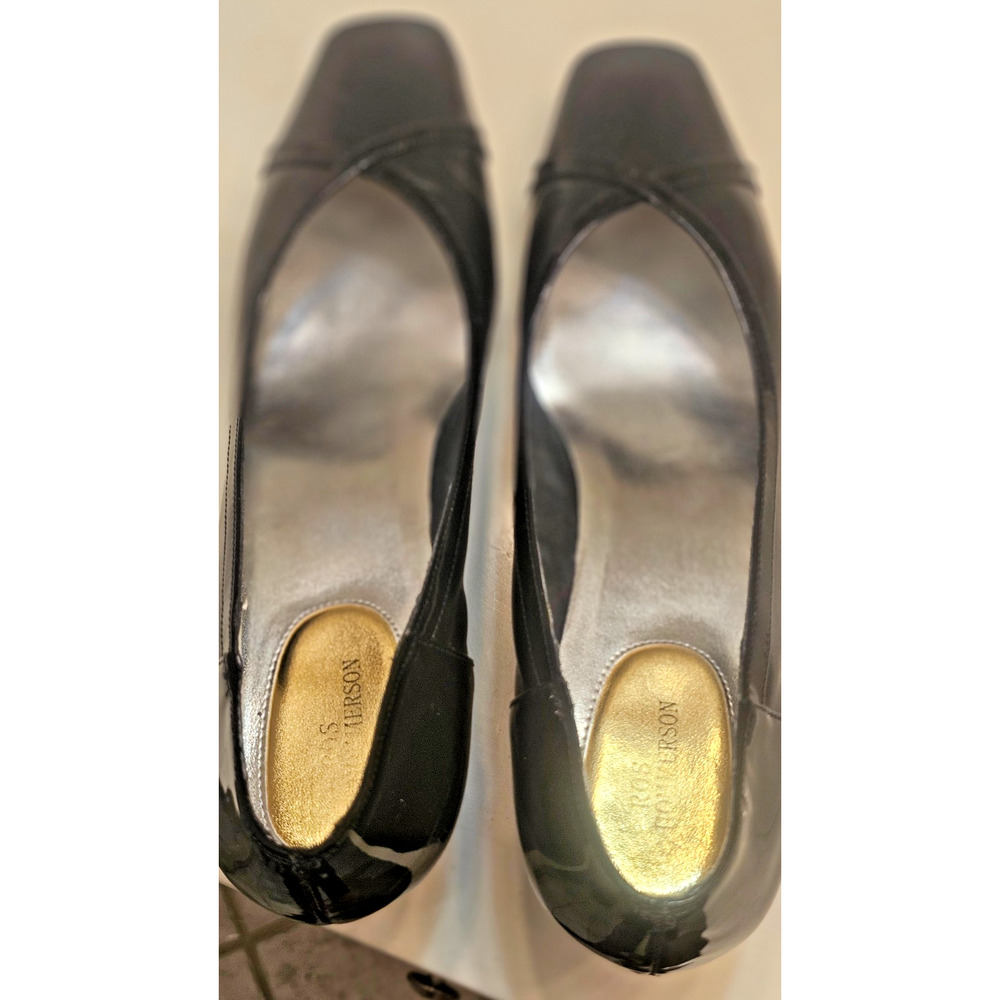 Ros Hommerson Size 11 Textured patent and soft leather pump EUC